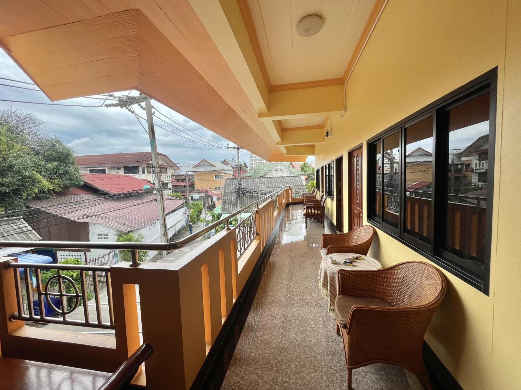 Mini Cost Apartment&Guesthouse Чиангмай Экстерьер фото